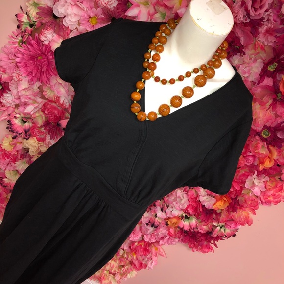 Boden Dresses & Skirts - Boden Black shift dress size 14